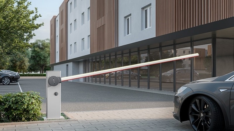 KingGates Nuur modern, oszlop formájú RGB LED villogó és állapotjelző lámpa, kapupillérre telepítve a TEMA által.