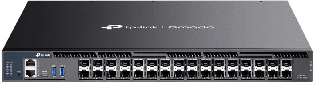 TP-Link JetStream Layer 3 menedzselhető gigabit switch rack szekrénybe szerelve, strukturált hálózati kábelezéssel a TEMA rendszerintegrációs munkája során.